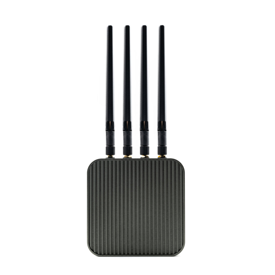 ALPON X5 AI, view of the finned aluminium enclosure with four antennas